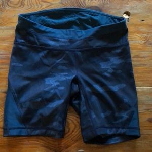 Lululemon blue camo 7” shorts 6